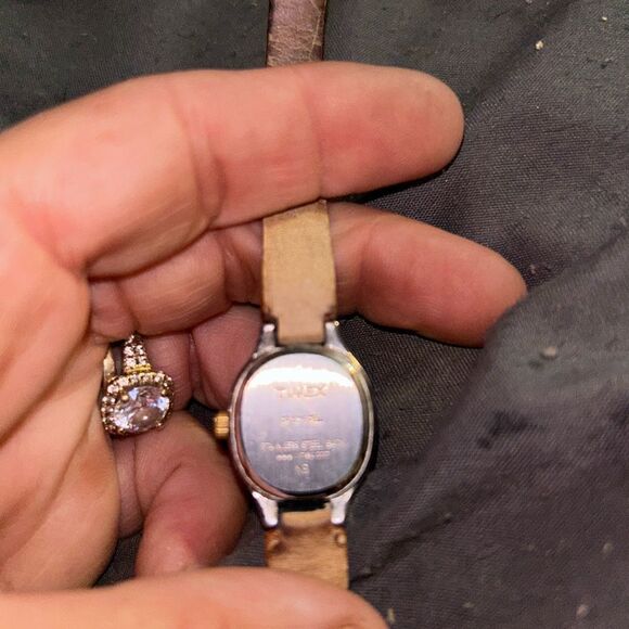 Vintage timex slim leather band watch - Picture 3 of 5